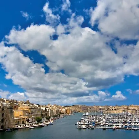 Daire Charming Seafront House In Kalkara *