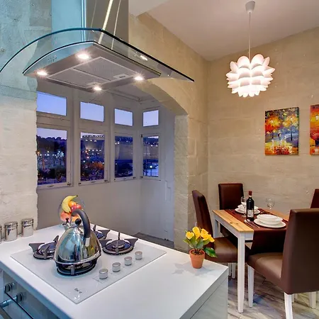 Daire Charming Seafront House In Kalkara *