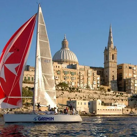 Charming Seafront House In Kalkara