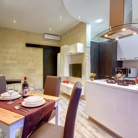 Charming Seafront House In Kalkara アパート