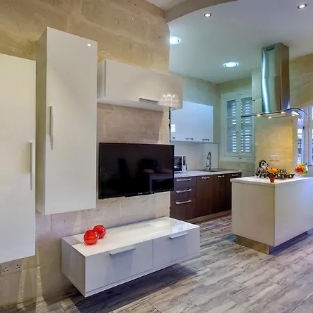 Charming Seafront House In Kalkara * ビルグ