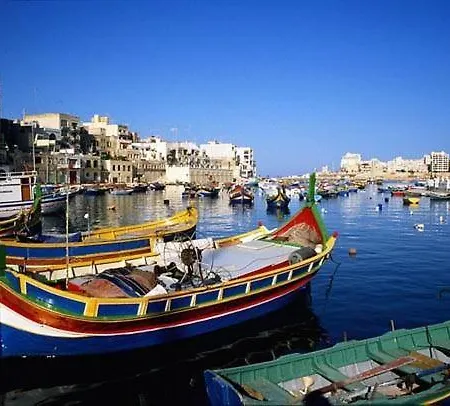 Charming Seafront House In Kalkara アパート
